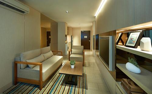 Ruang duduk di Oasia Suites Kuala Lumpur by Far East Hospitality