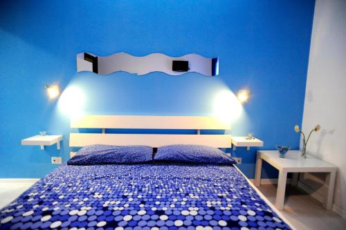 Una cama o camas en una habitación de Magic Rainbow
