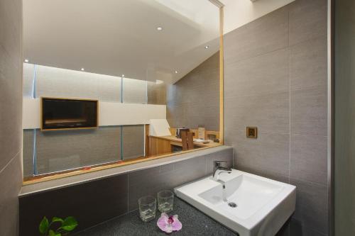 Ένα μπάνιο στο EG Hostel