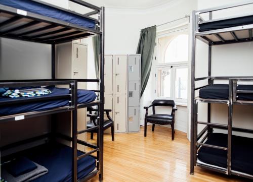 A bunk bed or bunk beds in a room at Auberge Bishop Downtown