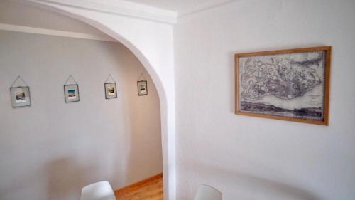 リスボンにあるPalacio Libelula - Best Alfamaの白壁画廊下