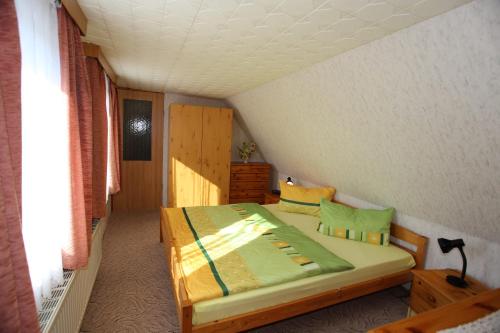 a small bedroom with a bed in a attic at Ferienwohnung in Bodden & Ostsee nähe in Sagard