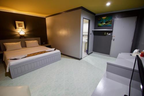 Una cama o camas en una habitación de The Little Moon Residence