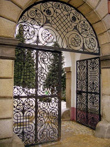 an iron gate in the entry to a building at Penzion a wellness U Třeboňské madony in Třeboň