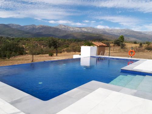 a swimming pool with a view of the mountains at Sakura Vera in Villanueva de la Vera