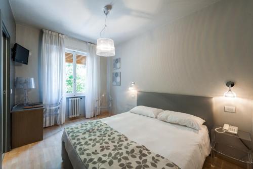 a bedroom with a large bed and a window at Piccolo Hotel in Malcesine