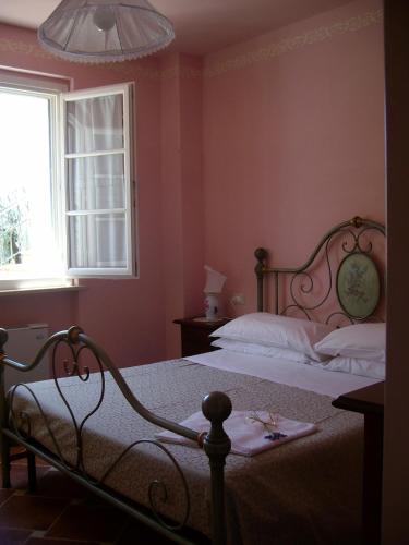 a bedroom with a bed and a window at San Giovanni al Monte in Collazzone