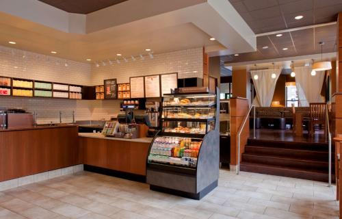 a fast food restaurant with a counter with food at Hyatt Regency Saint Louis at The Arch in Saint Louis