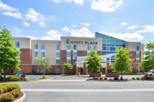 an office building with a sign that reads knight place at Hyatt Place Chesapeake in Chesapeake