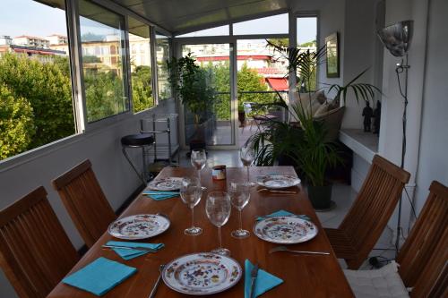Restaurant o iba pang lugar na makakainan sa Appartement terrasse vue mer / nice