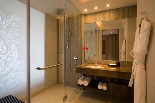 Un baño de Hyatt Regency Ahmedabad