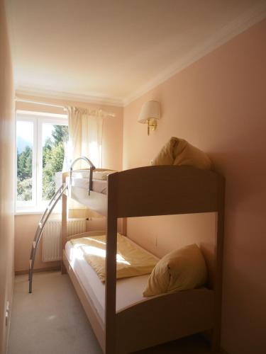 two bunk beds in a room with a window at Sundance Mountain Resort in Turracher Hohe