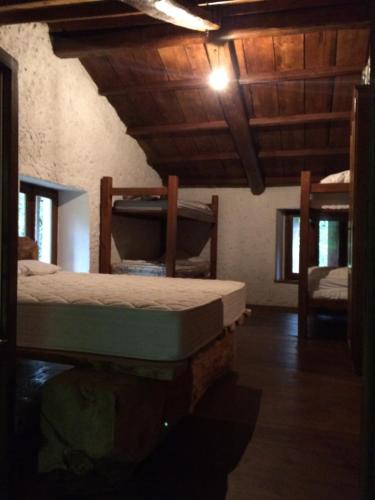 Кровать или кровати в номере Centro Trekking A Cavallo Monte Brugiana