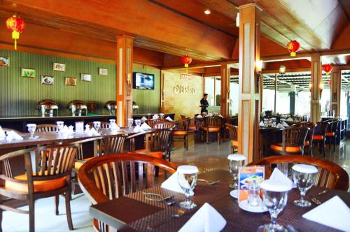 A restaurant or other place to eat at Sanghyang Indah Spa Resort