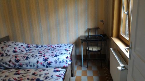a room with a couch and a table and a window at Le moulin de Cohem in Blaringhem