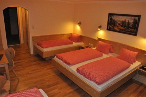 
A bed or beds in a room at Gasthof Kogelalm
