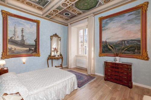 1 dormitorio con 1 cama y 2 cuadros en la pared en Ca' De' Principi - Residenza D'epoca, en Piegaro