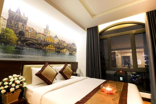 Giường trong phòng chung tại Prague Hotel