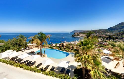 Tầm nhìn ra hồ bơi gần/tại Hotel Villa Enrica - Aeolian Charme