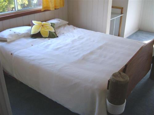 En eller flere senge i et værelse på Beachs 'n Greens
