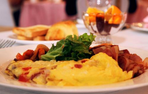 Makanan di atau berdekatan hotel