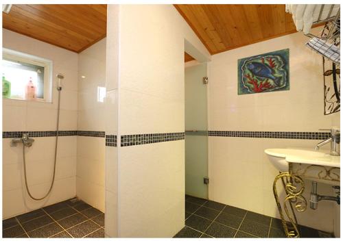 a bathroom with a shower and a sink at A Hong B&B in Dongshan