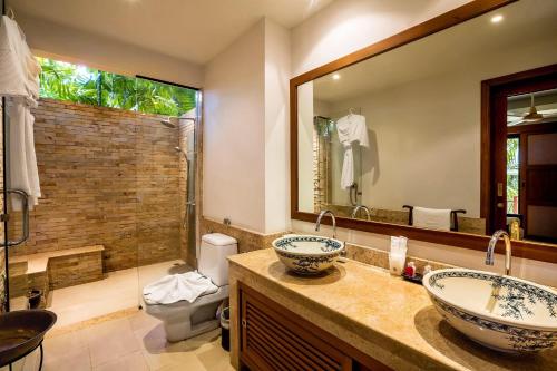 a bathroom with two sinks and a shower at Villa Baan Saitara in Lamai