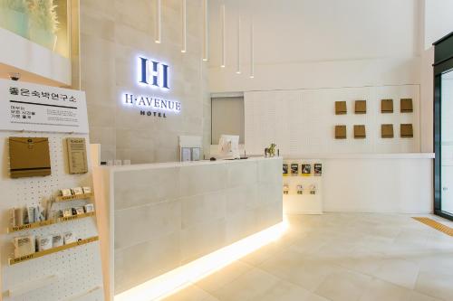 a store with a counter and a pharmacyacistacistacistacistventoryventory at H Avenue Hotel Idae Shinchon in Seoul