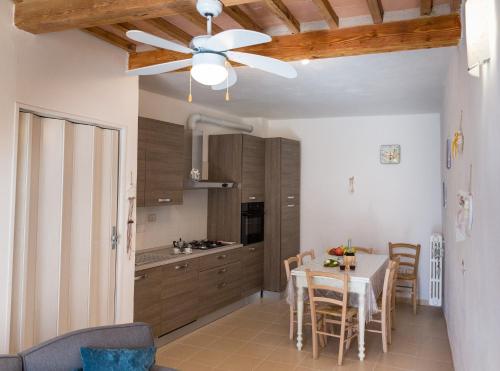 Köök või kööginurk majutusasutuses La Casa di Duilio