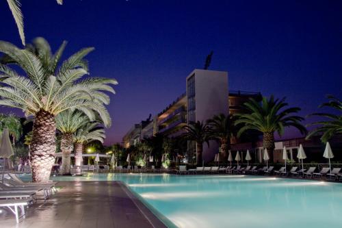 The swimming pool at or close to Eureka Palace Hotel Spa Resort