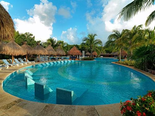 a swimming pool at the resort at Iberostar Waves Paraíso Beach - All Inclusive in Puerto Morelos