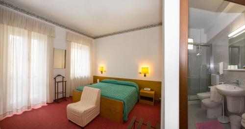 Koupelna v ubytování Hotel Lido