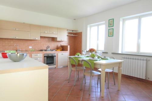 Η κουζίνα ή μικρή κουζίνα στο La Casa di Sofia - Casa Vacanza Monterosi