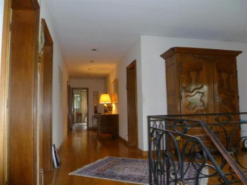 a living room with a hallway with a wooden cabinet at Bois Joli de la Freyère in Hindisheim