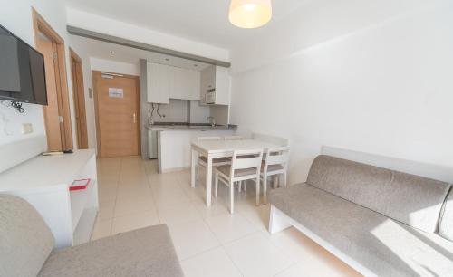 Η κουζίνα ή μικρή κουζίνα στο Apartamentos Embat
