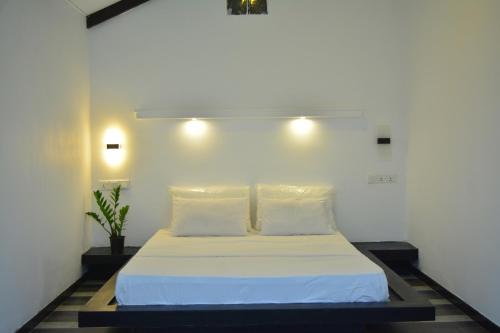 Postel nebo postele na pokoji v ubytování Midigama Holiday Inn