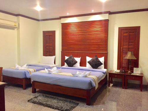 Säng eller sängar i ett rum på Busyarin Hotel