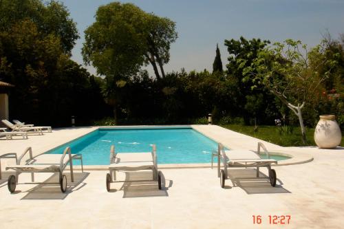 Swimming pool sa o malapit sa Mas Alpilles Soleil