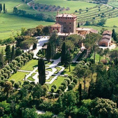 an aerial view of a large building in a park at Agriturismo Colombaiolo in Pienza