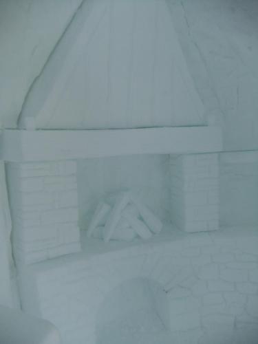 a white room with a white wall and a ceiling at Gîte Les Grands Champs in Bellentre