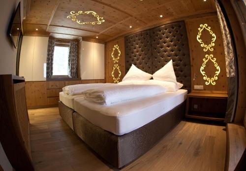 a bedroom with a bed in a room at Stock Apartments in Mayrhofen