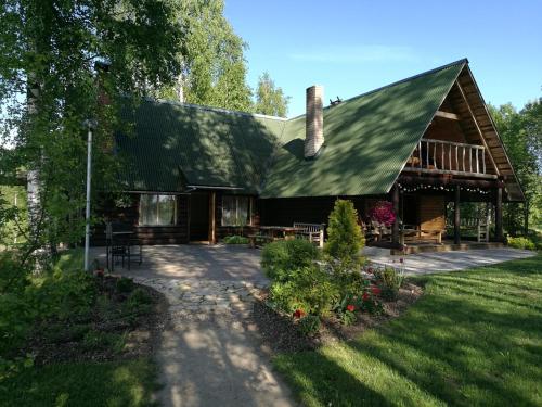 Градина пред Guest House Vējaines