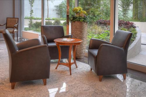 a waiting room with three chairs and a table at Anna Hotel in Budapest