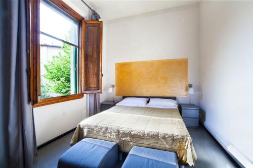 Un pat sau paturi într-o cameră la Melody House