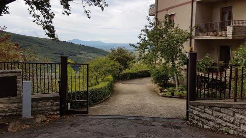 an open gate to a house with a driveway at Le Casette di Civitella la casa di Nonna Giulia in Civitella Del Lago