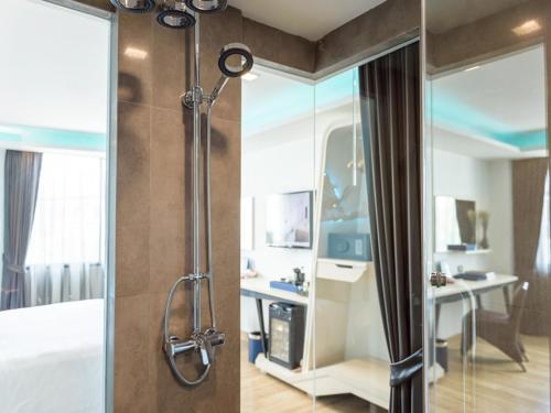 Kylpyhuone majoituspaikassa The Xtreme Suites
