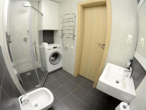Vonios kambarys apgyvendinimo įstaigoje Apartment OneClickRent 2 SmartHouse
