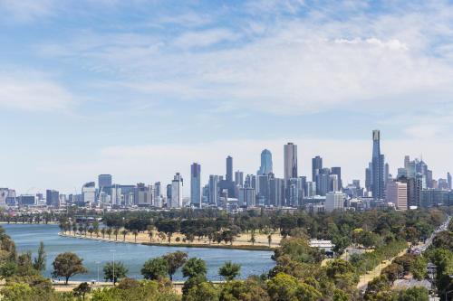 a view of the city ofbrisbane with a river and buildings at COMPLETE HOST Park View St Kilda in Melbourne