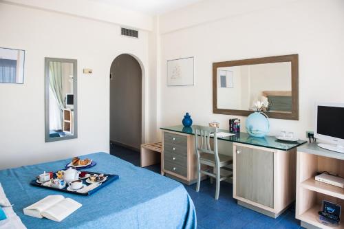 a room with a bed and a desk and a mirror at Summit Hotel in Gaeta