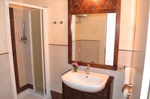 Kúpeľňa v ubytovaní Apartment | in Tropical Resort | pool | close to beach